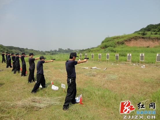 慈利县公安局扎实开展警用武器专项训练